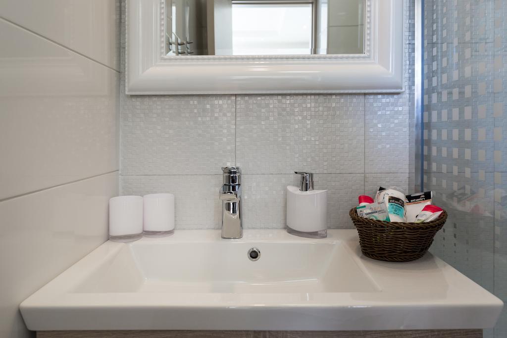 Boutique With Balconies, In Walking Distance To The Sea Apartman *