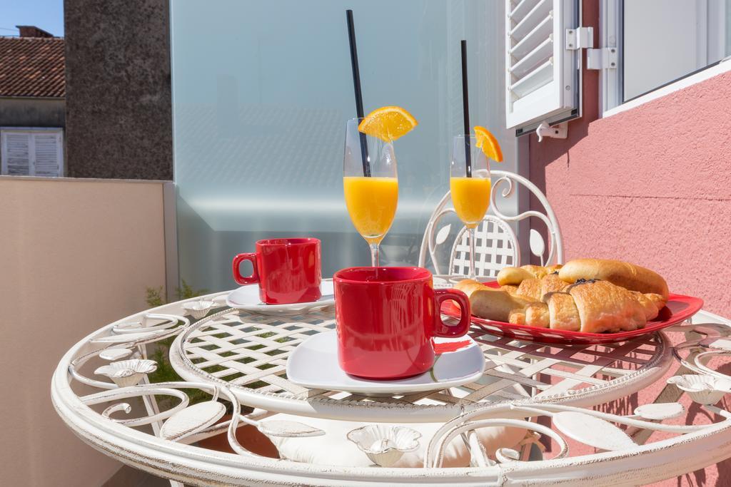 Boutique With Balconies, In Walking Distance To The Sea Apartman *