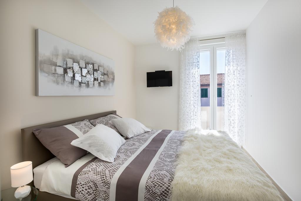 Boutique With Balconies, In Walking Distance To The Sea Zadar