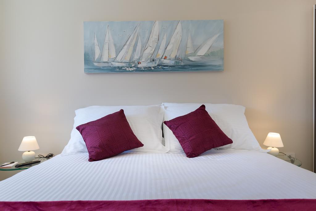 Boutique With Balconies, In Walking Distance To The Sea Apartman